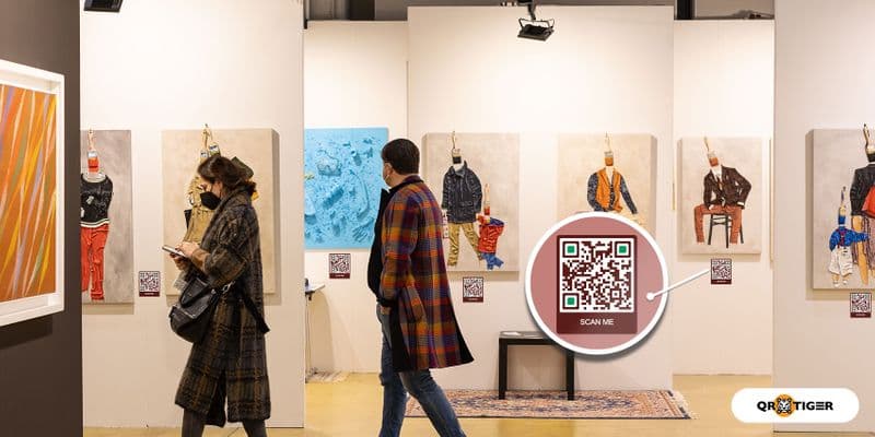 ポップアップ展示の QR コード: アート ギャラリーのデジタル次元